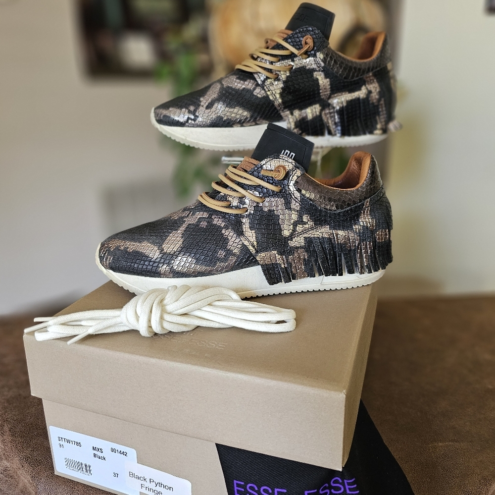 EsseutEsse Black Fringe Metalic Sneakers